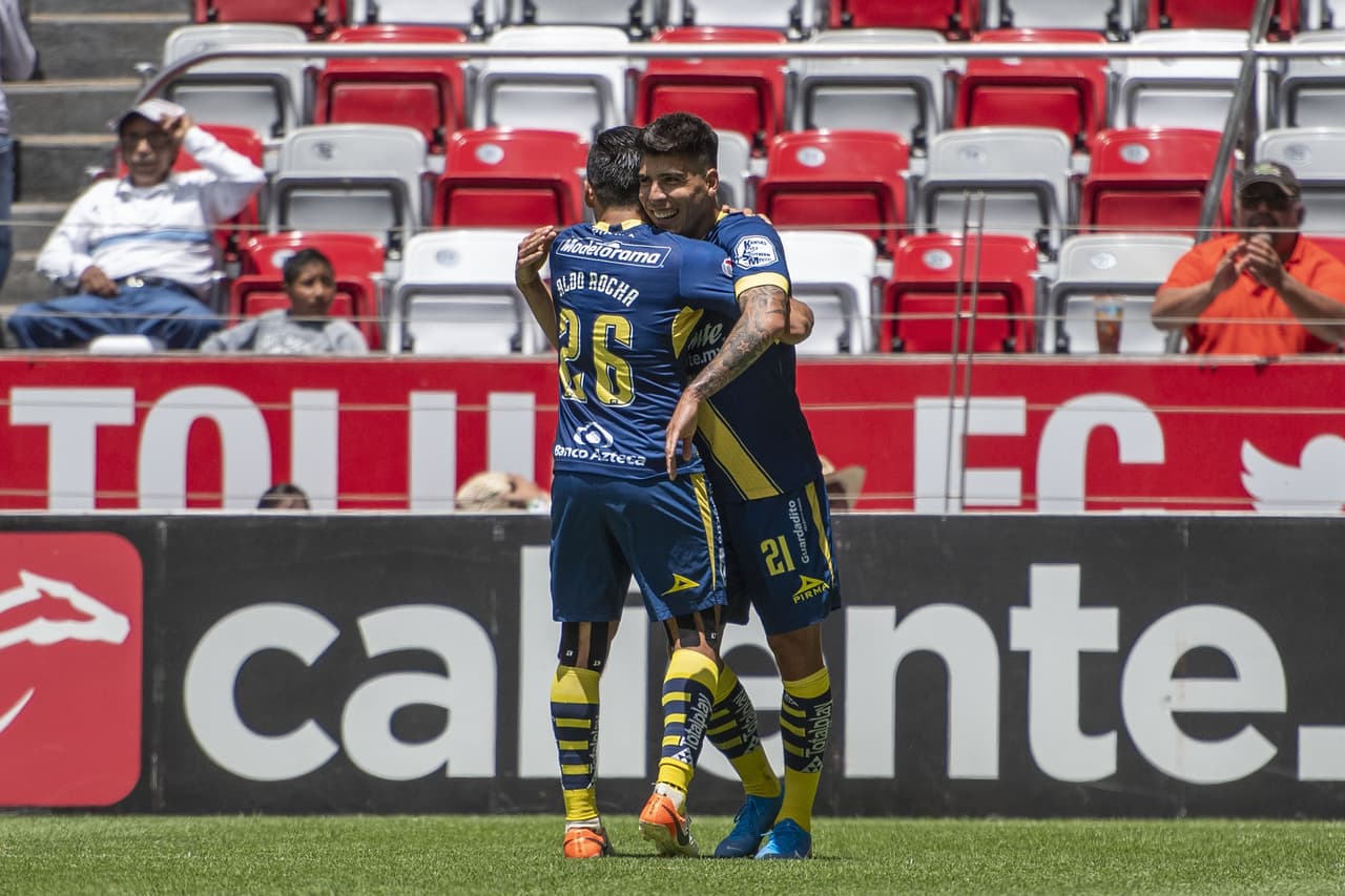 Quick Mendoza abre la lata y pone el 0-1 para el Morelia, cerca del final del encuentro.