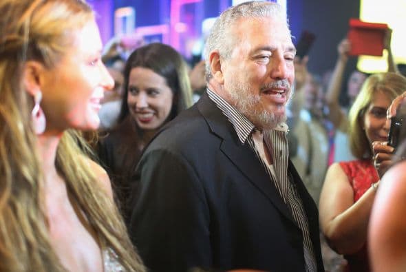 Paris pasó la noche acompañada del hijo del líder revolucionario.