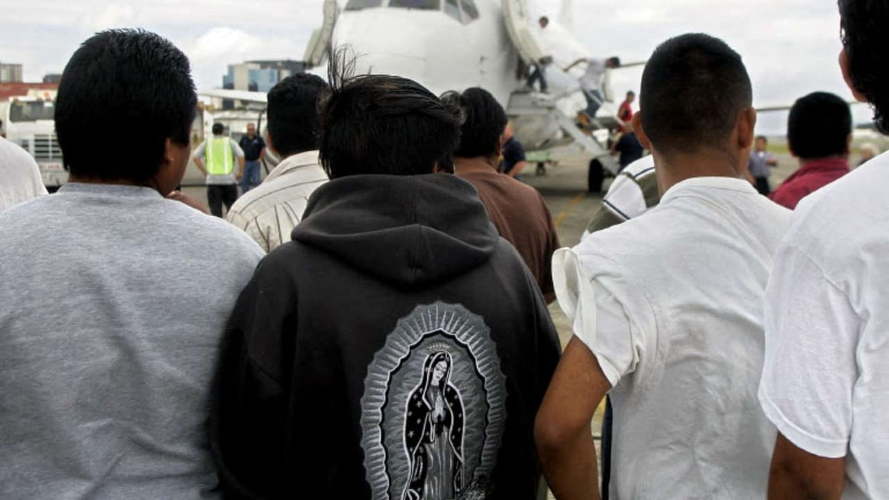 Reporte revela que EEUU gastó 30 mdd en trasladar inmigrantes a terceros países