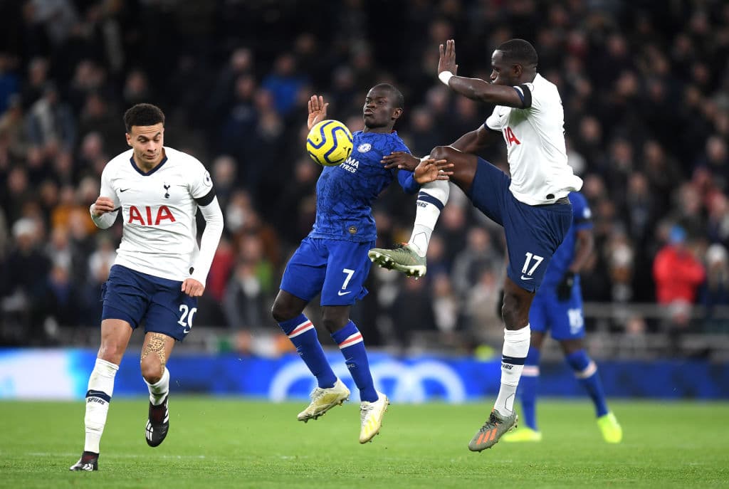 Chelsea vence al Tottenham 2-0 con dos goles de Willian. La escuadra de Mourinho sigue sin definir bien la delantera y le quitan el invicto en casa.