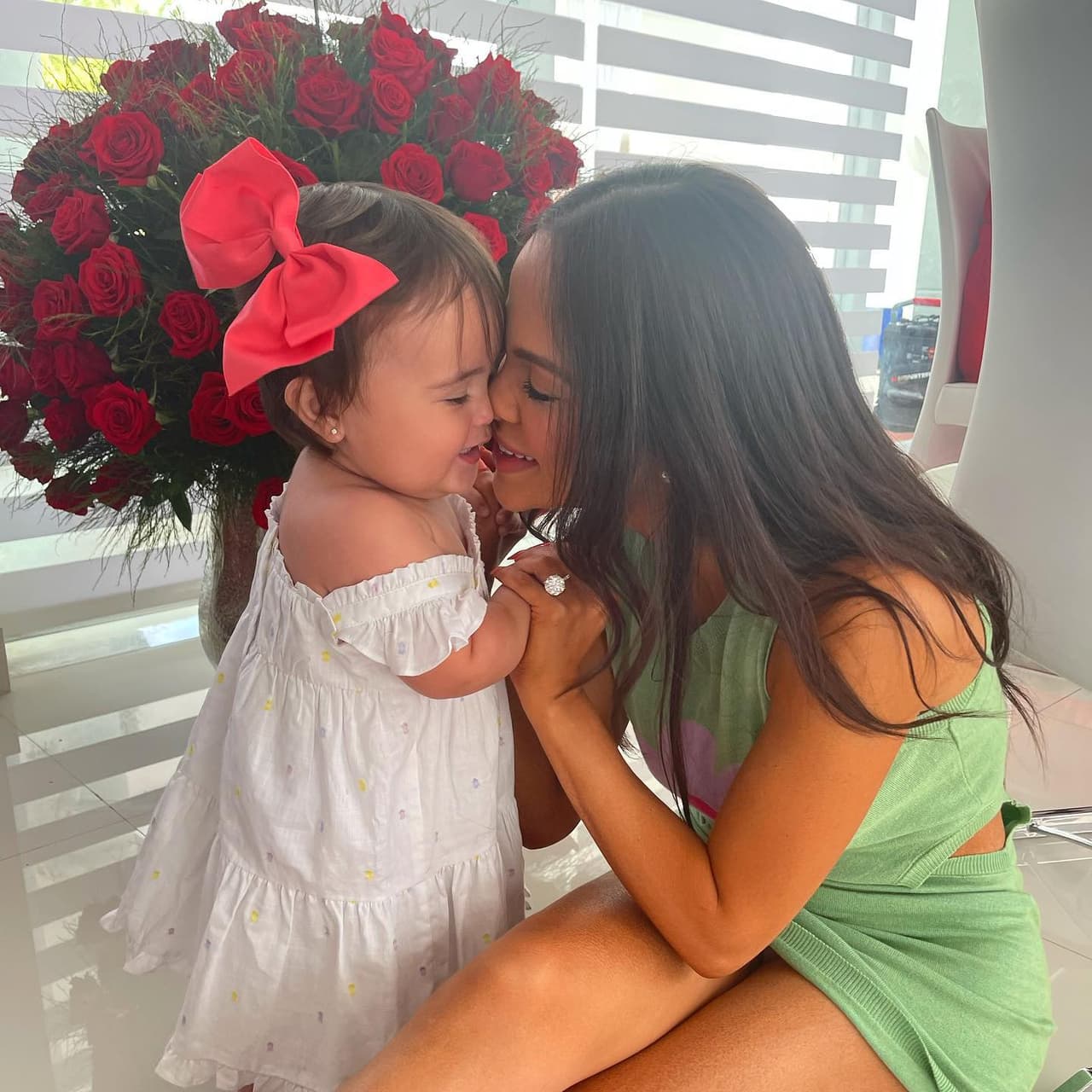 Pina incluso publicó el 8 de mayo, con motivo del Día de la Madre, una fotografía en la que aparecen Natti y la pequeña Vida: "Mías pa siempre hasta que pare el corazón".
<br>