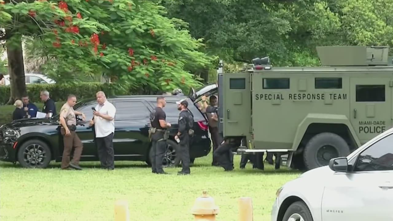 Un segundo sospechoso del caso en donde 
<a href="https://www.univision.com/local/miami-wltv/lucha-por-su-vida-el-policia-de-miami-dade-herido-persecucion?dd" target="_blank">resultó herido de gravedad el policía de Miami-Dade César Echaverry</a>, fue abatido este martes por la noche.