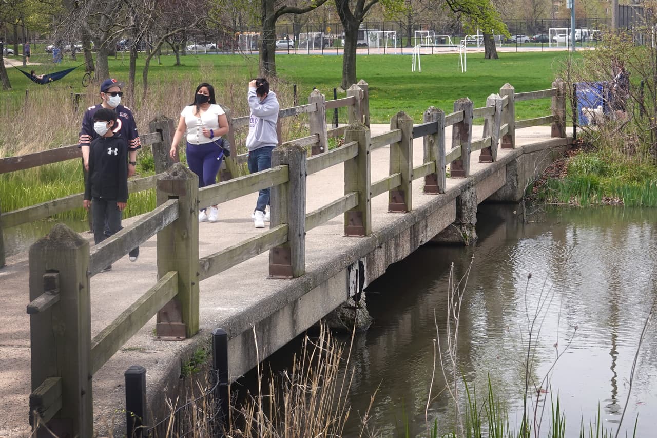 El gobernador señaló que los expertos en salud han sugerido que las convenciones, festivales y otros eventos masivos seguirán en pausa hasta que se alcance la Fase 5, que llegará hasta que existe una vacuna, tratamiento efectivo o que la mayoría de la población sea inmune.
<br>