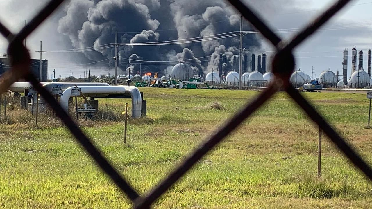 El director de salud de TPC Group dijo que están haciendo pruebas para determinar los niveles de contaminación en el aire, aunque hasta la tarde del miércoles estos indicadores se mantenían en un nivel normal.
