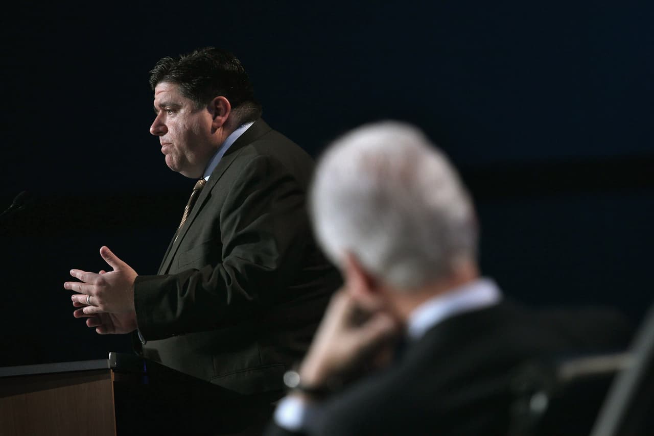 El gobernador J.B. Pritzker ha sido un crítico del manejo que la administración Trump ha dado a la pandemia de coronavirus.