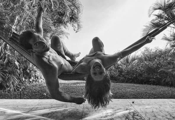 El actor aclaró que no se dieron así las cosas pues él había terminado su relación con Espino desde mucho antes de empezar con Ivana.