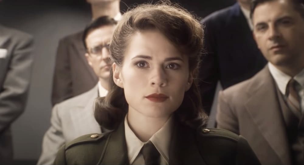 Hayley Atwell, actriz que le dio vida a Peggy Carter, comentó a 'Esquire' en julio del 2011 que su acercamiento a Chris Evans en esa escena fue puramente instintivo, ya que su reacción natural fue intentar tocar a su compañero.