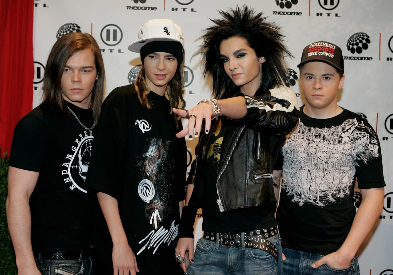 ¿Les suena el nombre de Tokio Hotel? Esta agrupación es de origen alemán y surgió en 2001. Pero en sus inicios no se llamaban así, eran conocidos como Devilish, sin embargo, en 2003 cambiaron el nombre al que actualmente conocemos.