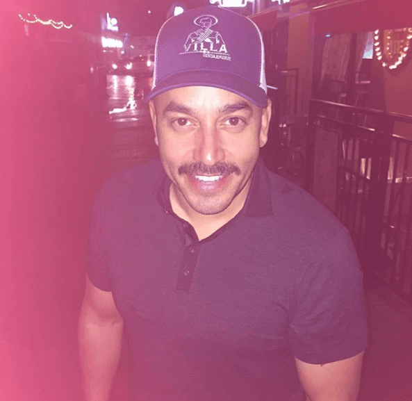 Es originario de La Barca, Jalisco, México. Él nació un 30 de enero de 1972 y fue en 1993 que inició su carrera musical.