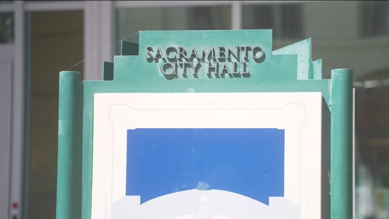 Sacramento destina $800 mil a centro de inteligencia y reaviva alertas sobre vigilancia a hispanos