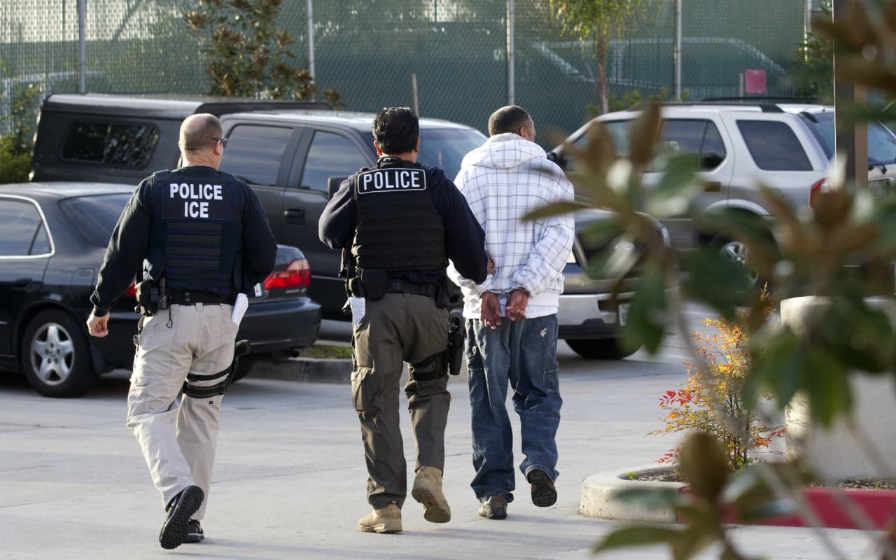 “Mantiene a las familias unidas”: reporte revela que la ley santuario redujo los arrestos de ICE en cárceles de California