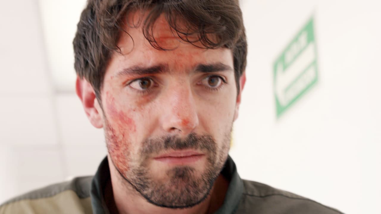 Al llegar al hospital, Antonio comenzó a recordar el día en que conoció a Rosario.