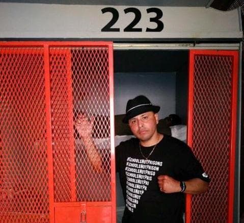 Se puede salir del infierno de las pandillas: el caso de Henry Ortiz, que ahora ayuda a otros jóvenes