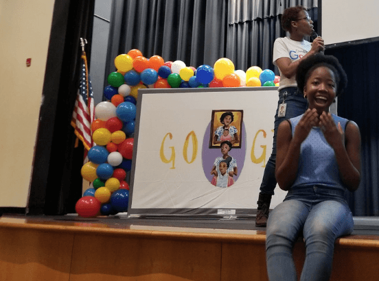 Google otorga beca de $30,000 a estudiante hispana que rinde tributo a su madre