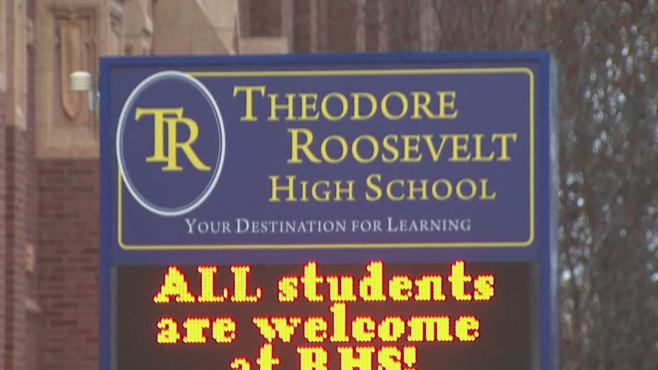 Instructor de secundaria en Albany Park es señalado de abusar sexualmente de estudiante