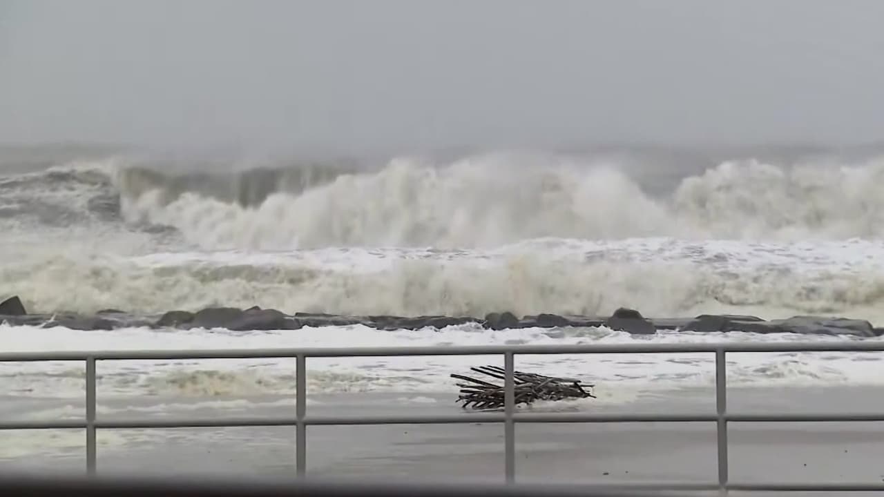 Tormenta golpea el noreste de EEUU con inundaciones, cortes de luz y vuelos cancelados