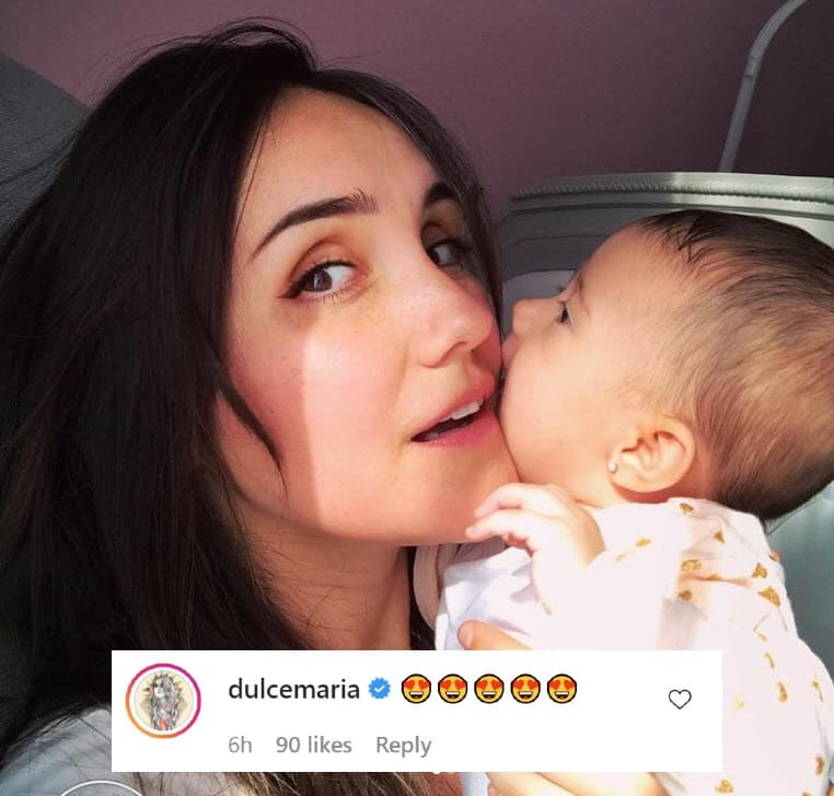 <b>Dulce María</b>, quien celebró tres meses de vida de su hija María Paula el 3 de marzo, compartió algunos emoticonos.
<br>