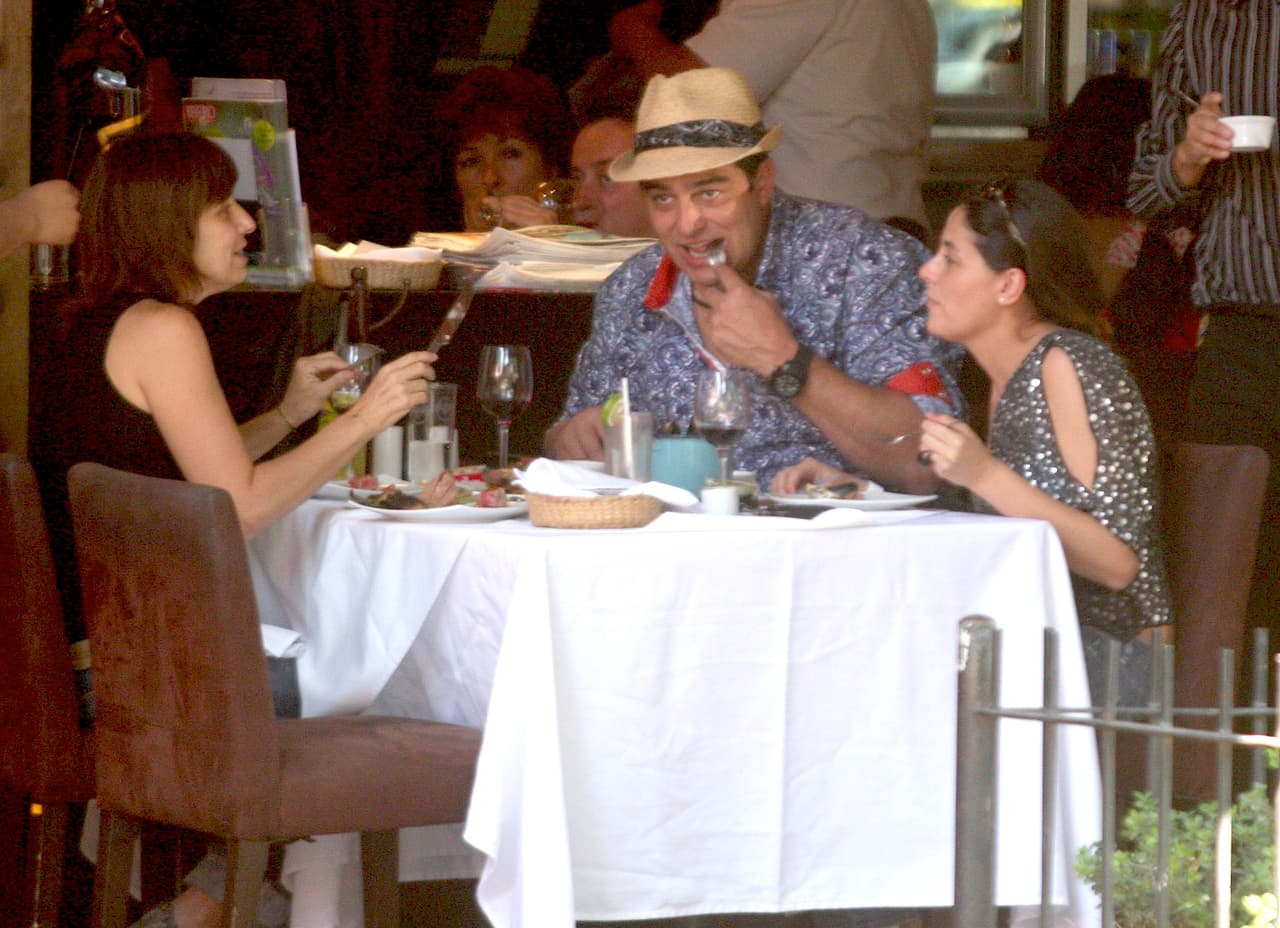 "Hace 4 años fui al doctor y me dice: 'A ver, 
<b>estás demasiado pasado de peso</b>, ¿algún antecedente de infarto en tu familia?'. Le dije que mi mamá murió de un paro cardíaco y mi abuela de una embolia", relató a Maxine Woodside este jueves 21 en su show de radio 'Todo para la mujer' . 
<br>