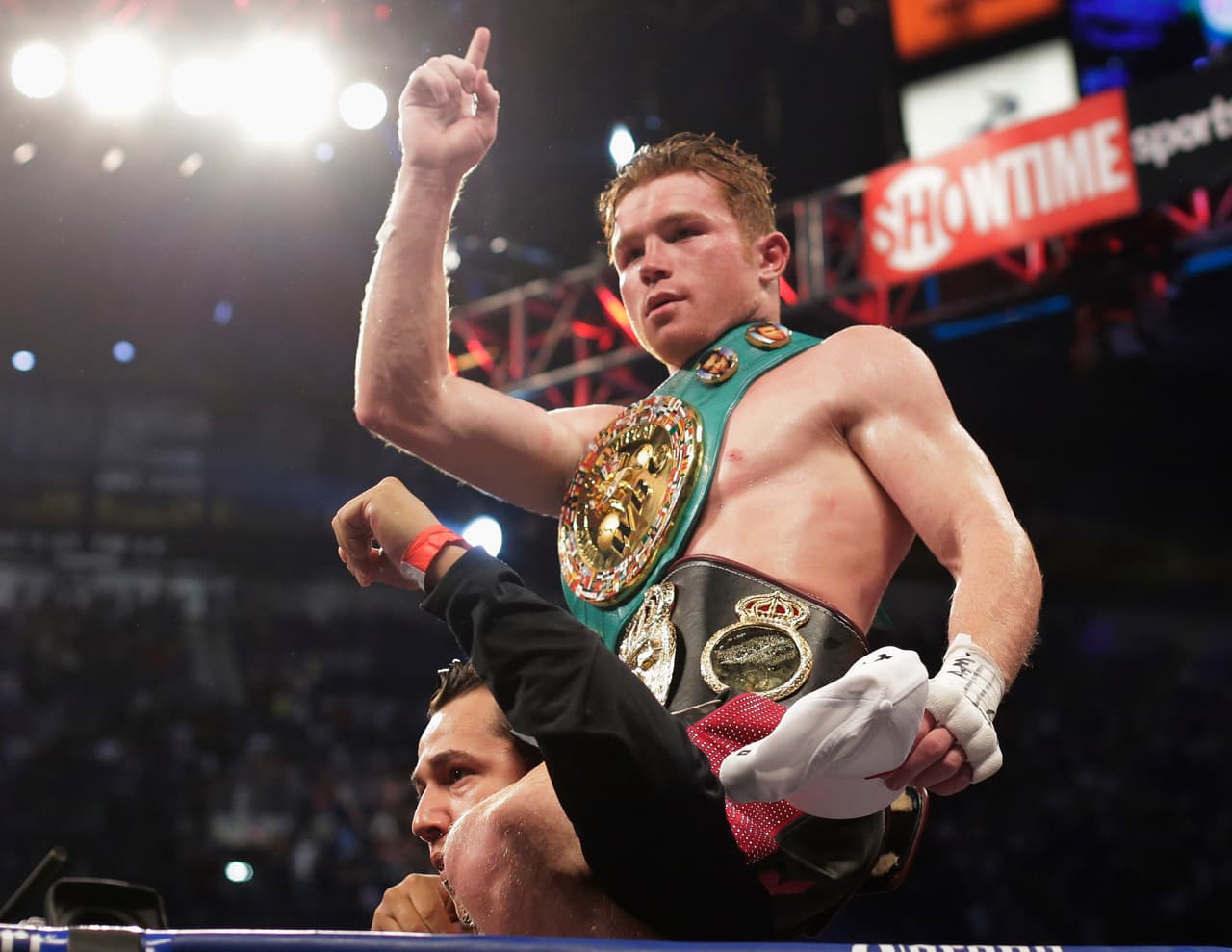 Mauricio Sulaimán: 'Saúl 'Canelo' Álvarez debe ir por el título mundial