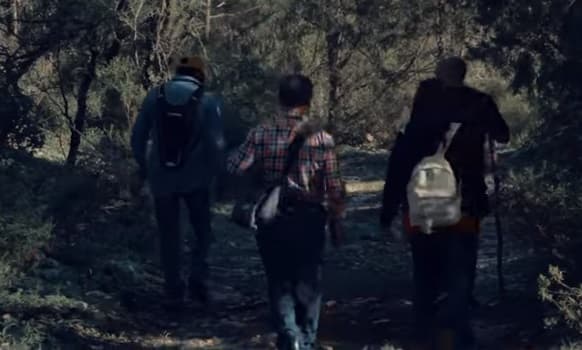 Para llegar al sitio del accidente, se tiene que ir a pie a lo largo de varios kilómetros, llegar al ejido 'El Tejocote' en el municipio de Iturbide, en el norteño estado mexicano de Nuevo León y subir un sendero rocoso, hasta encontrar el sitio donde la familia Rivera colocó una cruz en honor a Jenni y otras con el nombre de sus acompañantes.