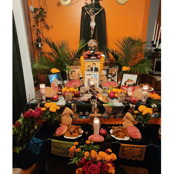 "Familia y amigos que ya no están con nosotros".