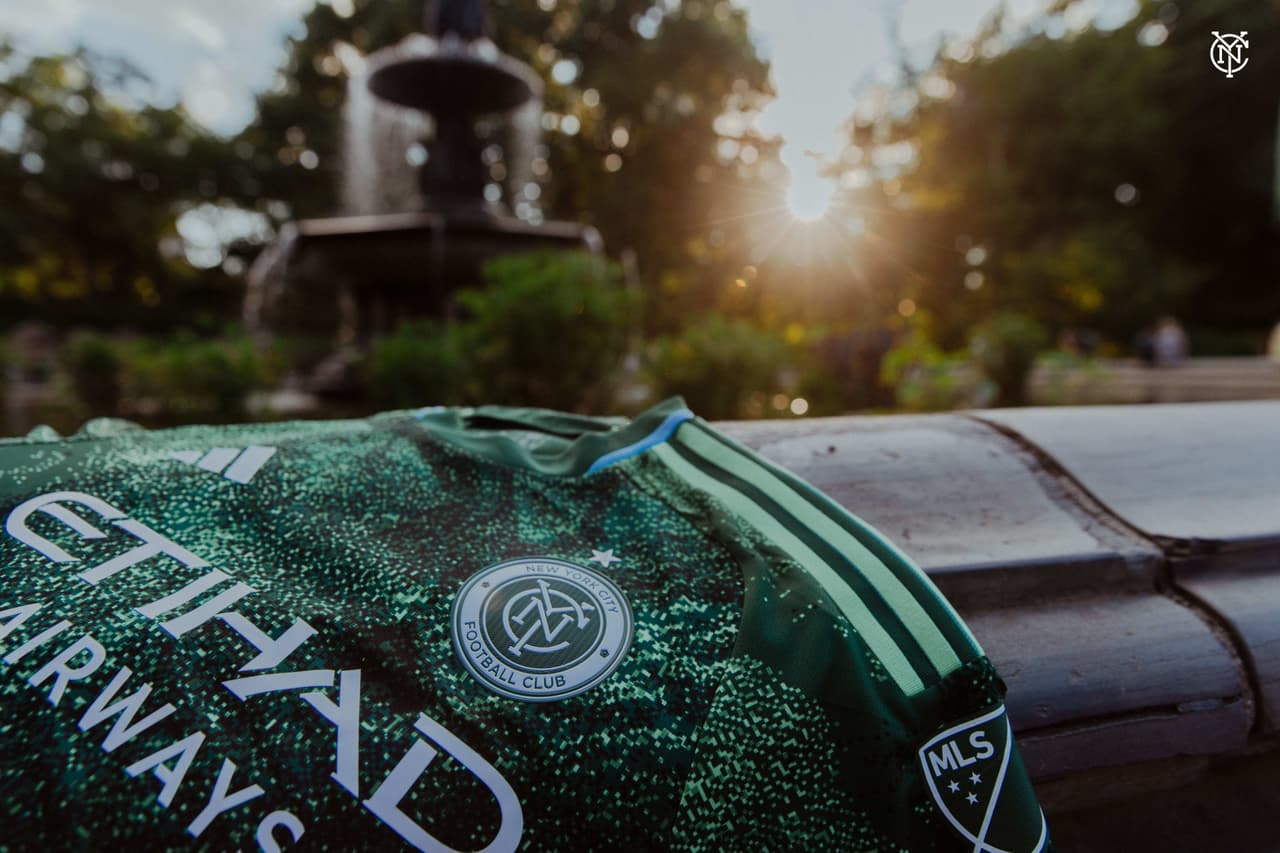 La nueva platera de NYCFC ya está disponible para la venta en
<a href="https://www.mlsstore.com/new-york-city-fc/" target="_blank">MLSstore.com/new-york-city-fc</a>.