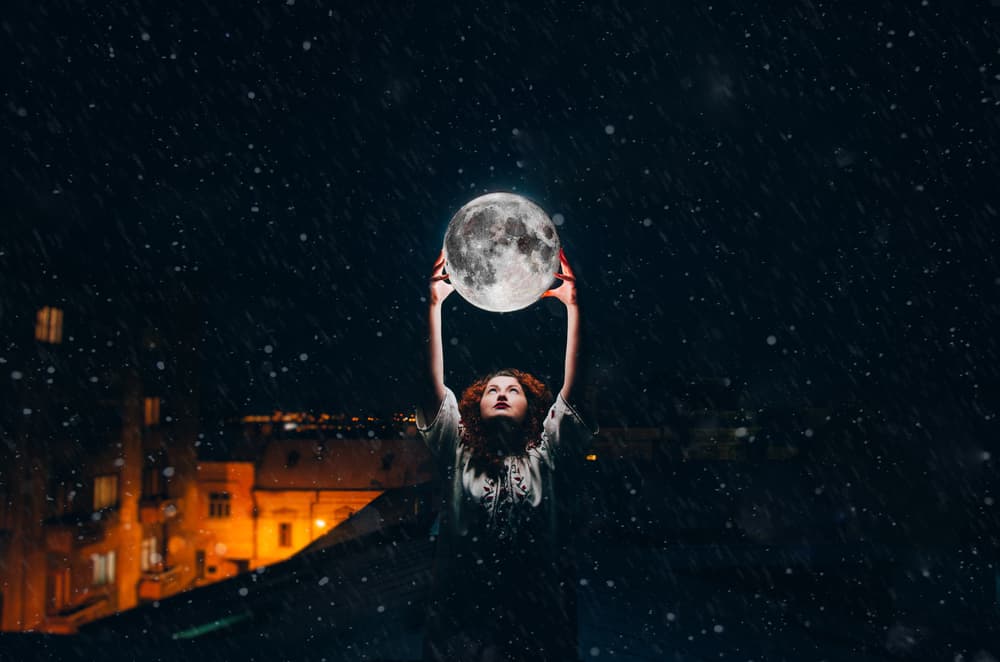 Y es que la fase de luna creciente siempre ejerce una influencia positiva en todo aquello que puede desarrollarse, crecer, ampliarse, multiplicarse... Es tiempo perfecto e ideal para emprender una nueva aventura, negocio, etc.