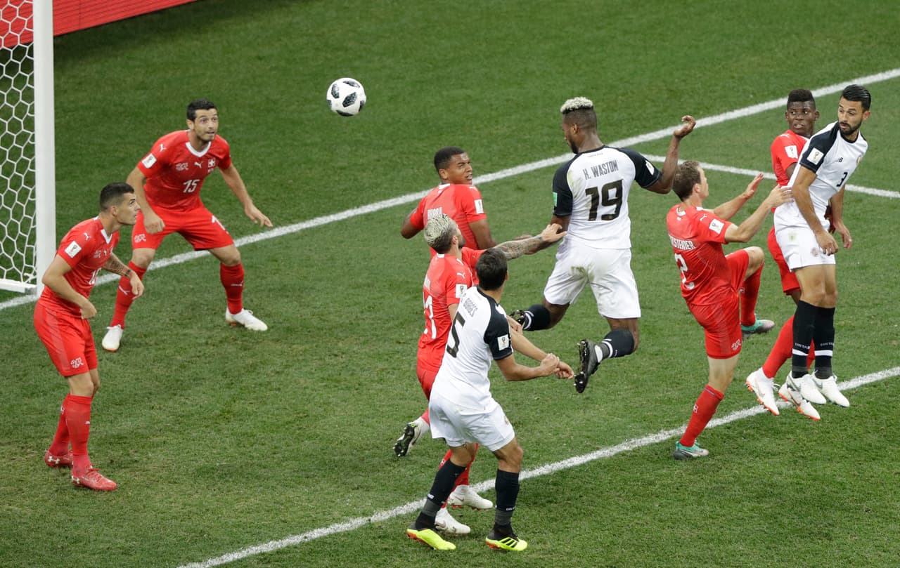 114.-Kendall Waston (Costa Rica) al minuto 56. Suiza 1-1 Costa Rica.