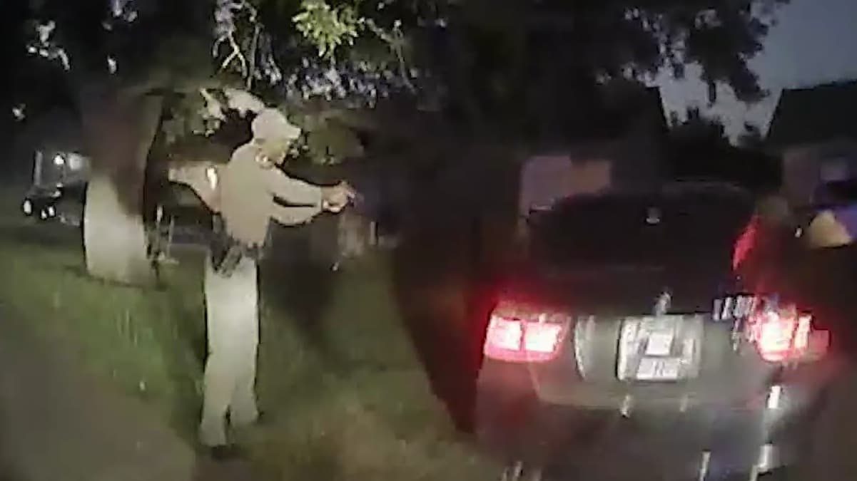 Revela video de DPS que agente no apuntó su arma contra niño durante parada de tráfico