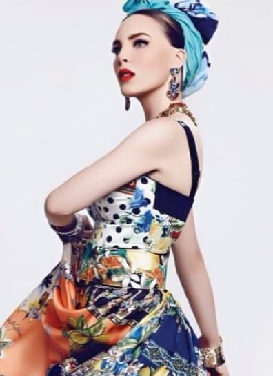 En 2011 peleó en Twitter el username de @belinda, y junto con sus fans intentó persuadir a la dueña de esa cuenta que le cediera el usuario.