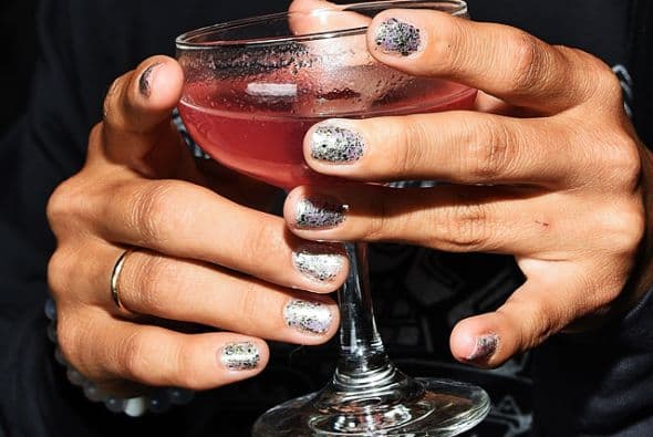 Puedes intentar con el plata y tendrás un aliado para los 'looks' de fiesta.