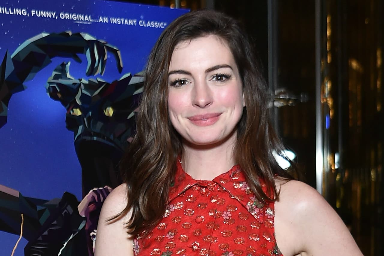 Anne Hathaway se defiende de las críticas en la prensa y en las redes sociales