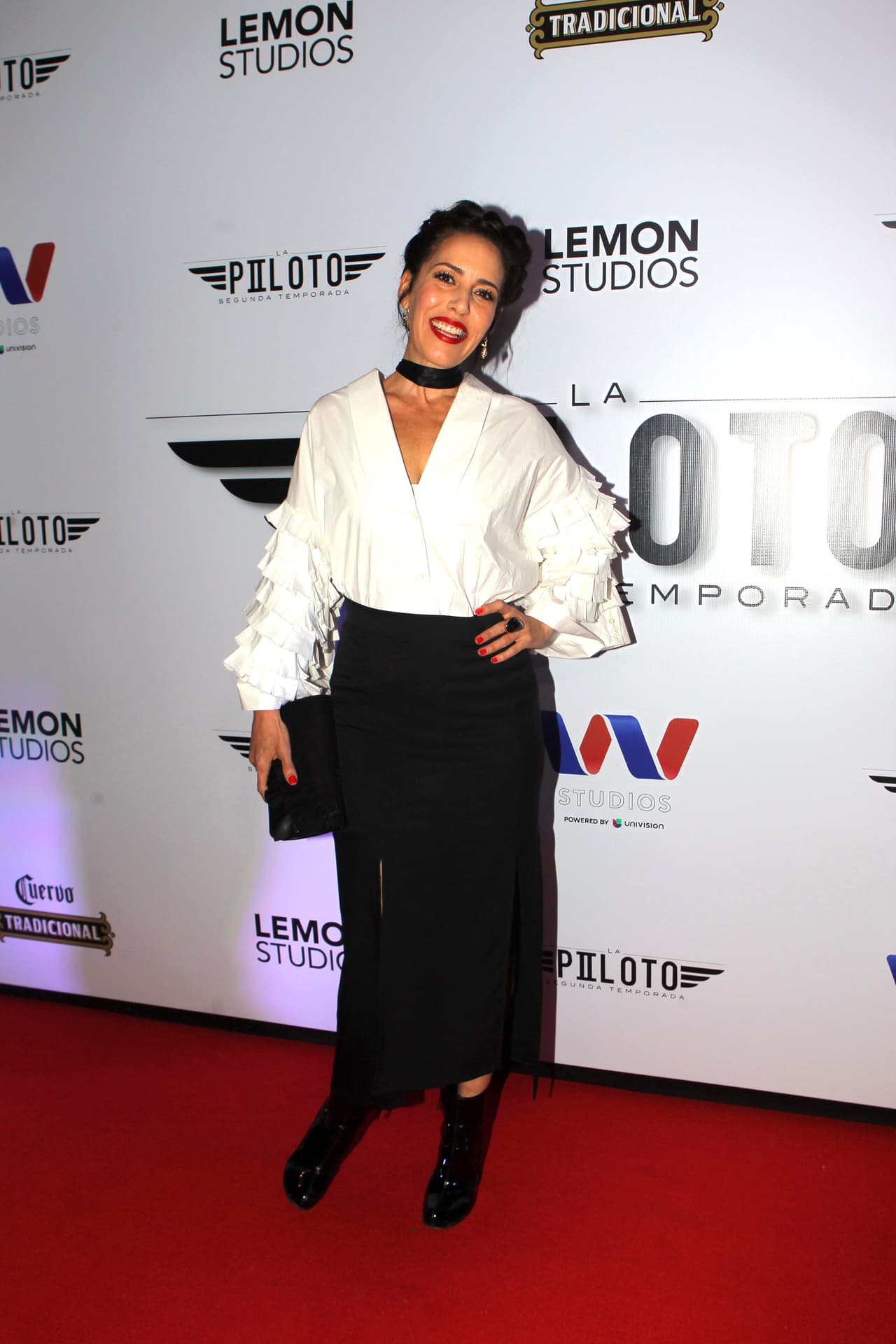 “Fueron épocas muy oscuras familiarmente, emocionalmente, hablando de estas pérdidas en mi familia, en el momento en que yo me embarazo siento como un rayo de luz, literal, sentí que a mi se me abrían los ojos a la vida, se me iluminaba la vida, y me encaminaba hacia algo muy bueno, me hace crecer como mujer, me hace tomar fuerzas, me hace tomar agallas, me hace decirle a mi mamá: ‘Sí, estoy embarazada, es mi vida, es mi rollo”, confesó.