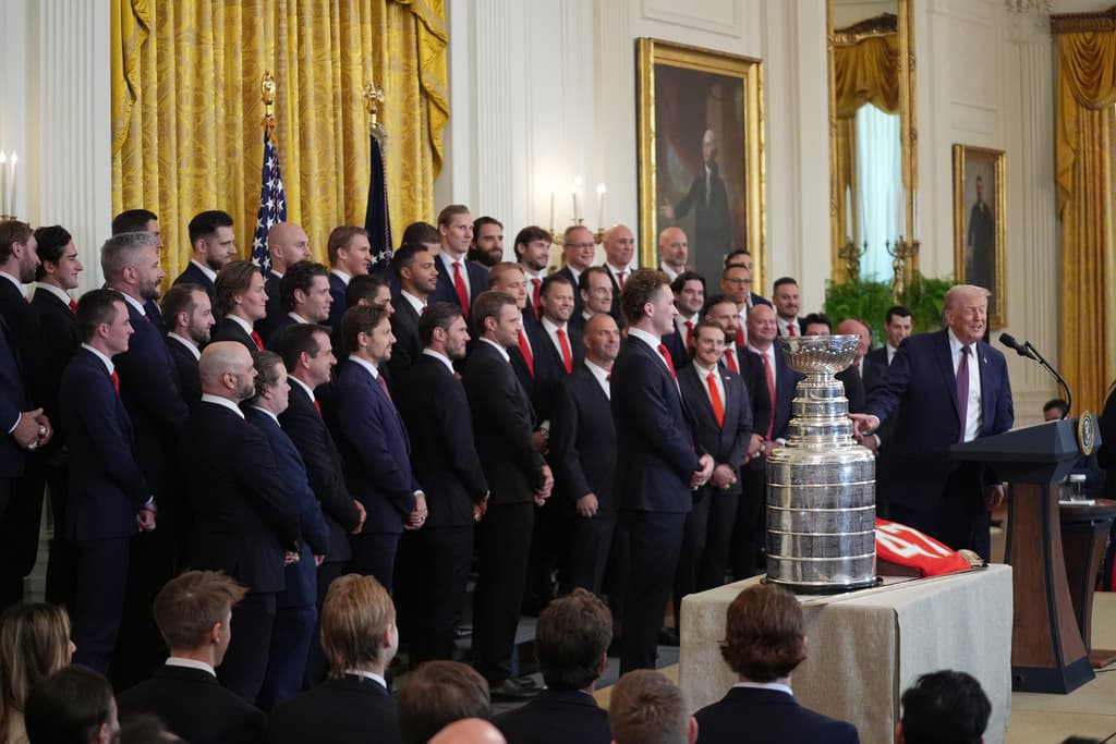 El equipo de los Florida Panthers visitaron al presidente Donald Trump.