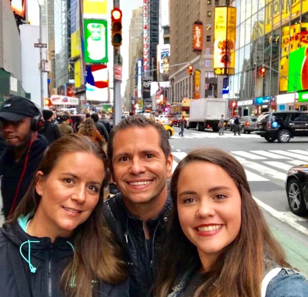La pareja siempre se da espacio de salir con sus hijos, aquí con Fernanda.