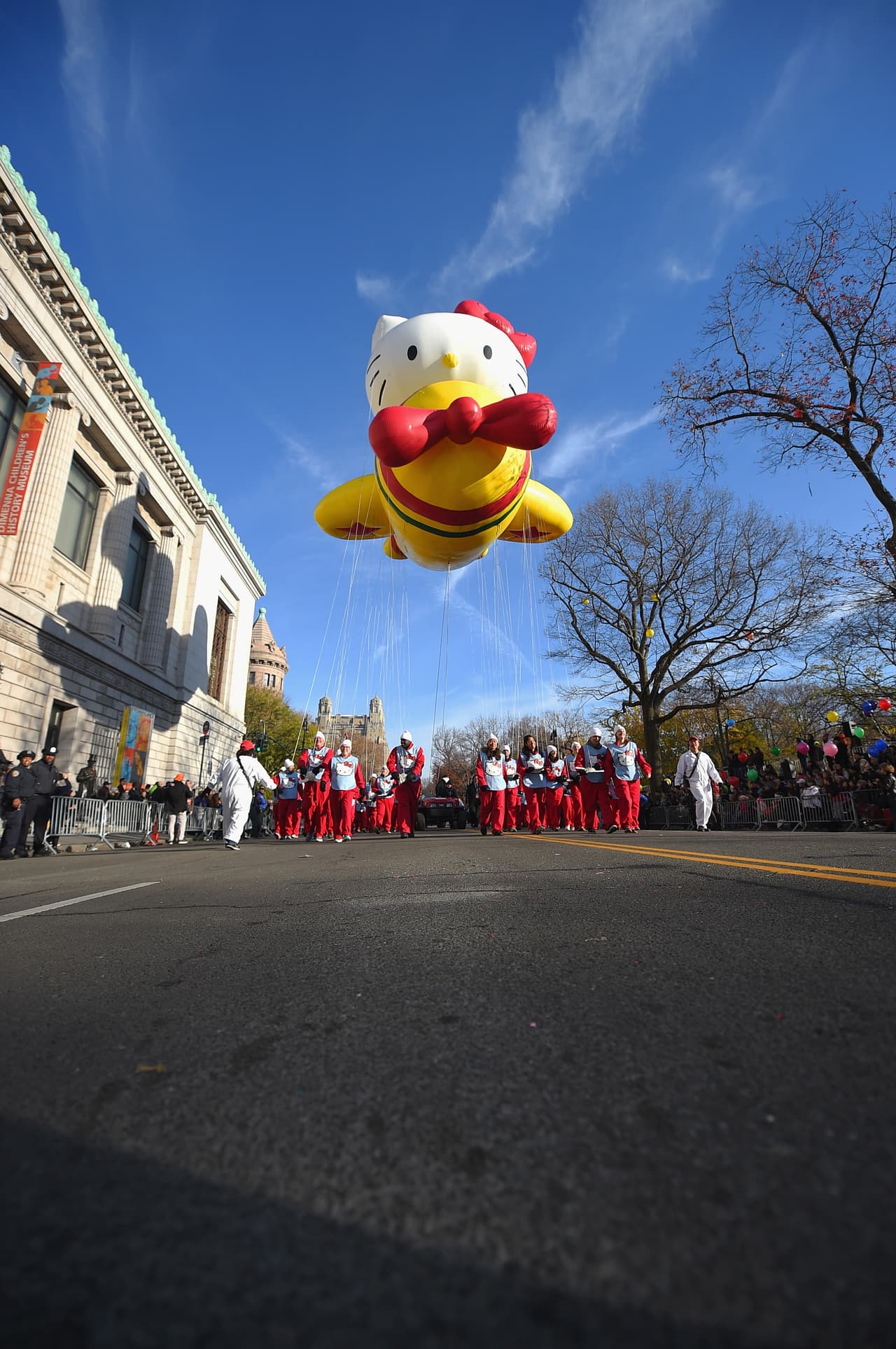 Al sumamente resguardado desfile acudieron cientos de personas y personalidades como Mariah Carey, Jordin Sparks y Shawn Mendes.