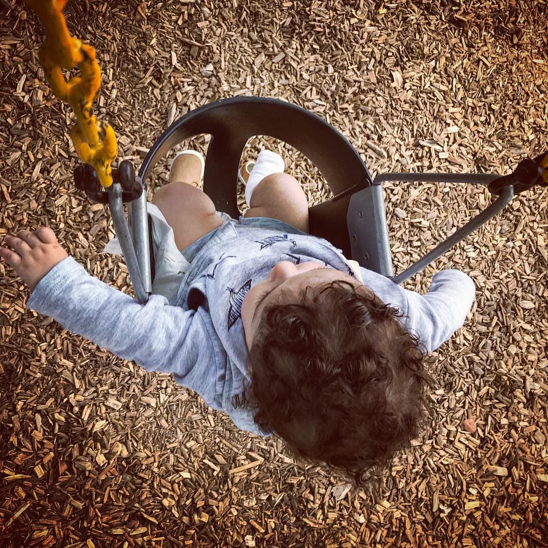 Otra es el vértigo, una situación que incluso la ha puesto en riesgo junto a su hijo. "
<b><a href="https://www.univision.com/famosos/mama-no-danna-garcia-cuenta-que-el-coronavirus-le-hizo-sufrir-el-rechazo-de-su-hijo-dante-video" target="_blank">Me caí con mi niño alzado</a></b>, me fui de cara". 
<br>