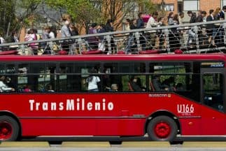 Según cifras de la policía de Bogotá, cada tres días reciben una denuncia de agresión sexual en la línea de autobuses de Transmilenio.