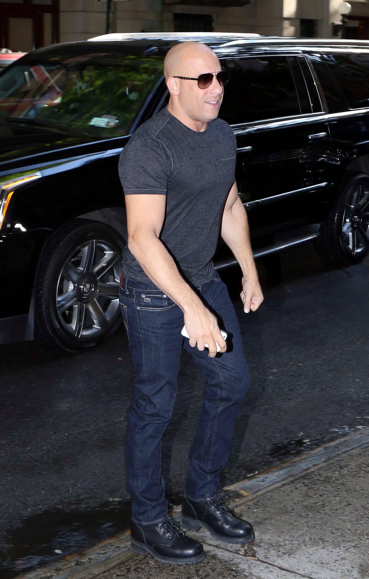 Pobre Vin, casi se pone morado por aguantar la respiración.