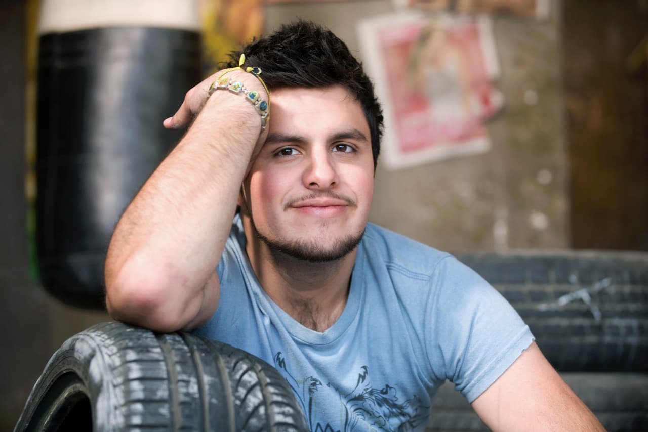 Su primera oportunidad en los melodramas fue en 'Camaleones', donde compartió cámaras con Belinda y Alfonso Herrera.