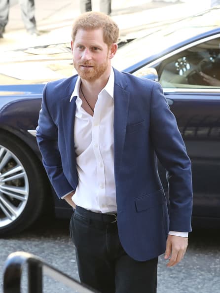 En preparación a su boda con Meghan Markle, el príncipe
<b><a href="https://www.menshealth.com/weight-loss/a20102124/prince-harry-diet-weight-loss-wedding/">Harry decidió ponerse a dieta</a></b> e iniciar un riguroso régimen de ejercicios para lucir bien este 19 de mayo, día en que pronunciará "sí, acepto" en la capilla San Jorge del castillo de Windsor, en Londres.