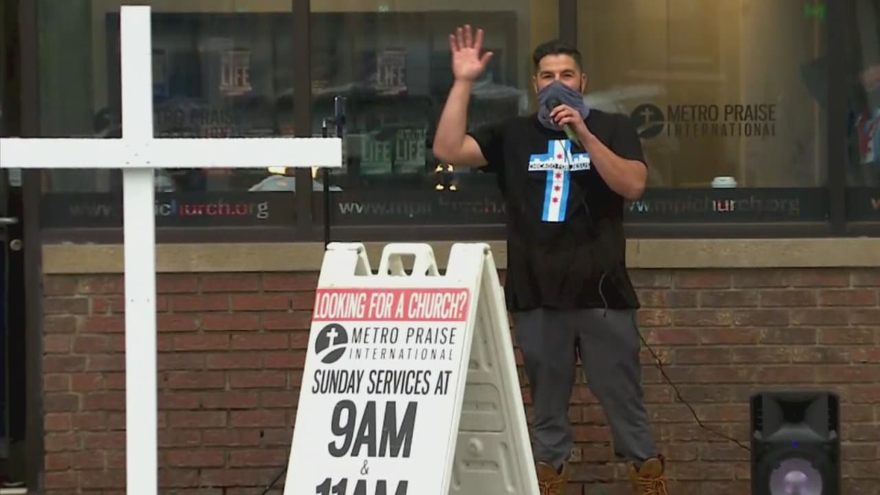 Protestan contra iglesia evangélica en Belmont Cragin porque reabrió sus puertas masivamente