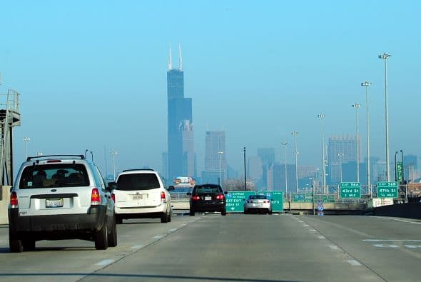 6. CHICAGO, ILLINOIS- La Ciudad de los Vientos es un centro cultural y financiero, pero sus residentes tiene que soportar el tráfico de estacionamiento, los altos impuestos a la propiedad y los fuertes inviernos. En promedio un trabajador puede gastar 31 minutos en el recorrido a su lugar de trabajo.