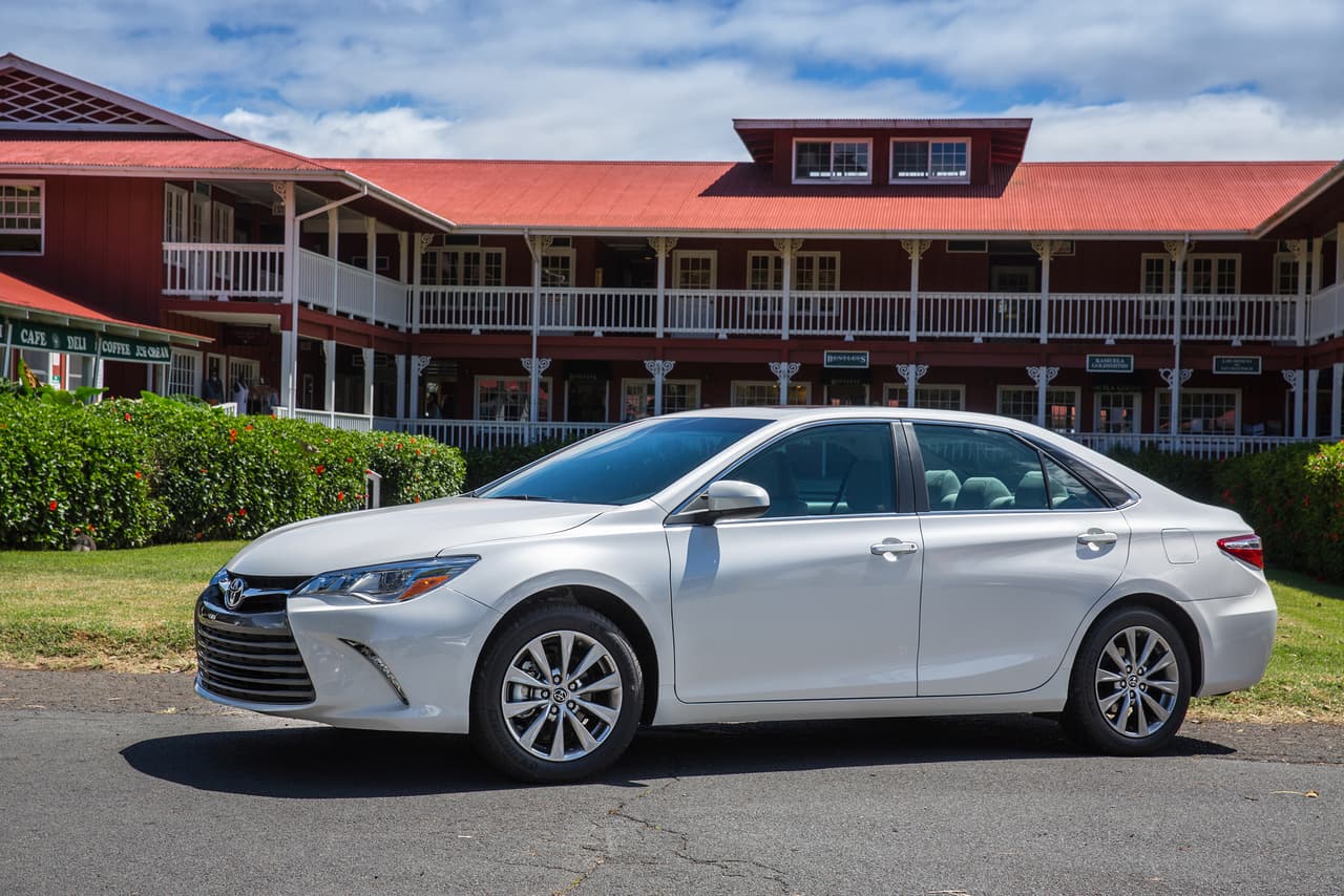 3er. puesto - Toyota Camry: El auto más vendido en los Estados Unido solo requiere 5,200 dólares en mantenimiento en el período de 10 años. Cifra esta que se ubica por debajo del promedio para Toyota como marca de 5,500 dólares.