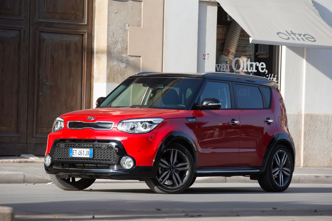 2do. puesto - Kia Soul: Si bien en el listado que detalla cuáles son las marcas que más dinero exigen en mantenimiento Kia se ubica en el puesto número 14, el modelo Kia Soul ocupa un lugar privilegiado entre los que menos dinero requieren. El promedio general de los vehículos Kia es 8,800 dólares, pero el Soul sólo 4,700 dólares en el lapso de 10 años.
