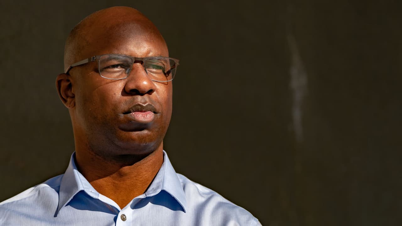 Jamaal Bowman sale victorioso frente al congresista Eliot Engel en las primarias demócratas de Nueva York