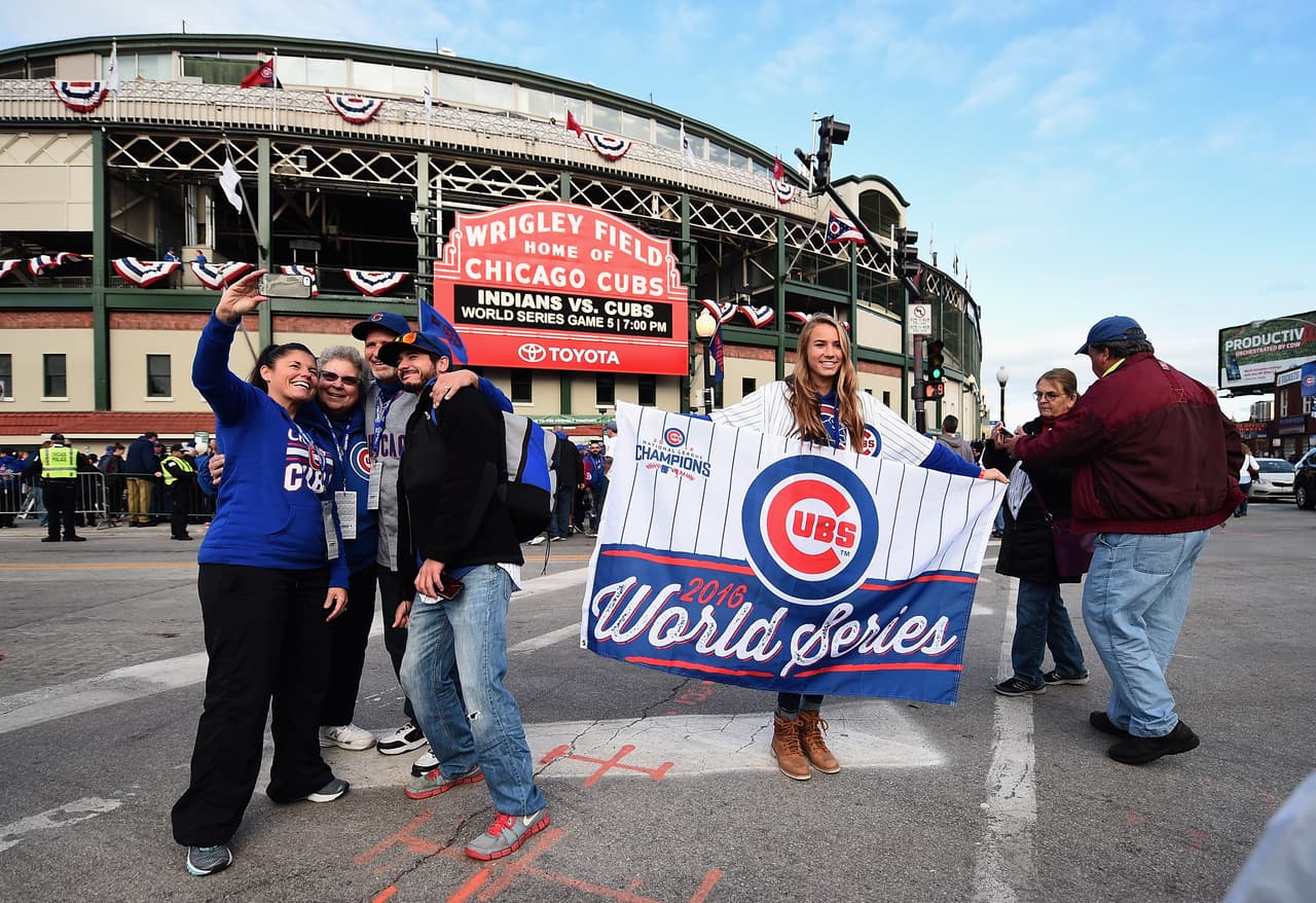 Con banderas y demás símbolos representativos llegaron todos los fanáticos para apoyar a su equipo.