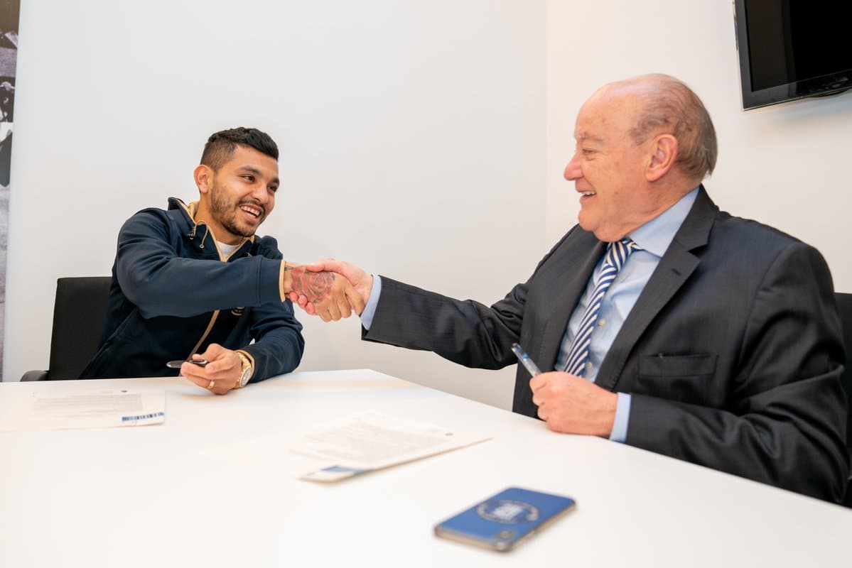 "Es el reconocimiento a su valor y una señal de confianza para el futuro y que queremos contar con él para las próximas temporadas", afirmó el presidente del club, Jorge Nuno de Lima Pinto da Costa.