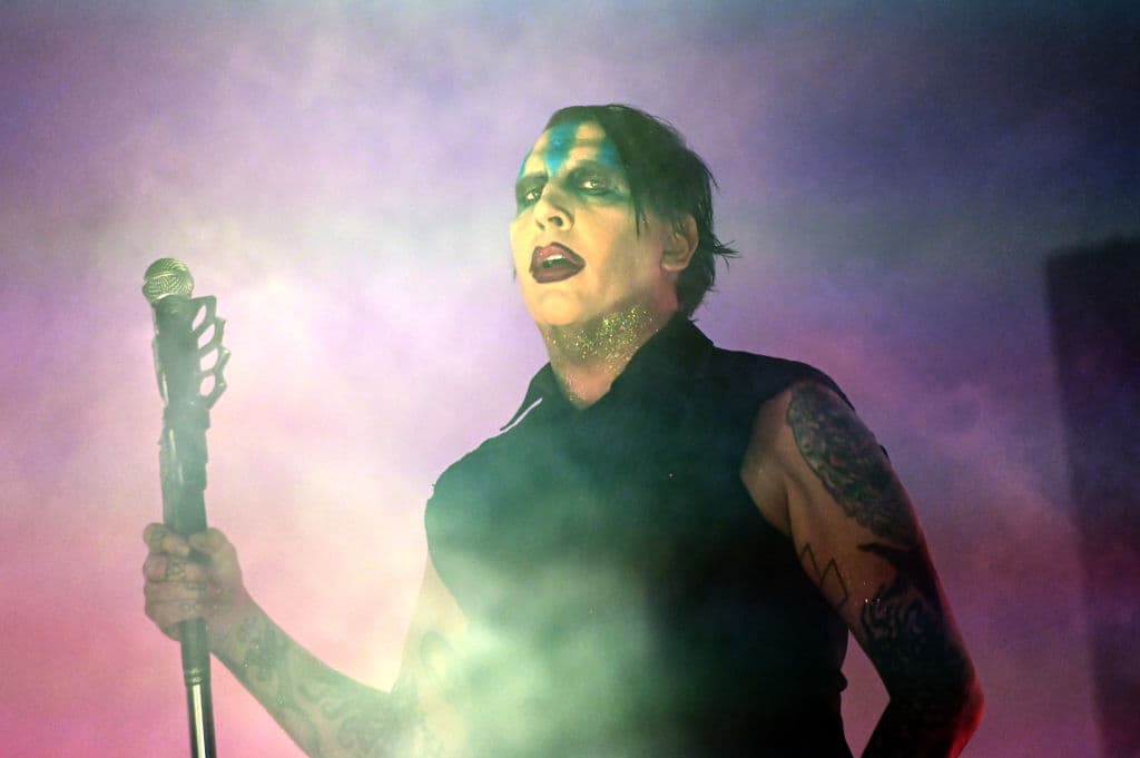 Demandan a cantante Marilyn Manson por agresión sexual a un menor de edad 

