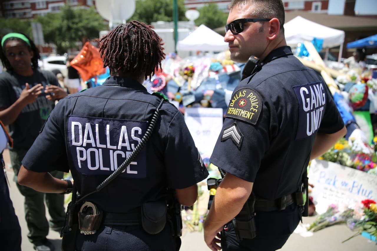 Inusitado interés por ser policía de Dallas tras el mortal tiroteo que dejó cinco agentes muertos